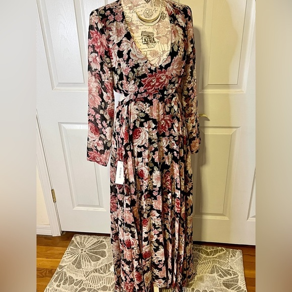BARDOT‎ Mauve and black floral cutout maxi dress size 6. - Picture 7 of 16